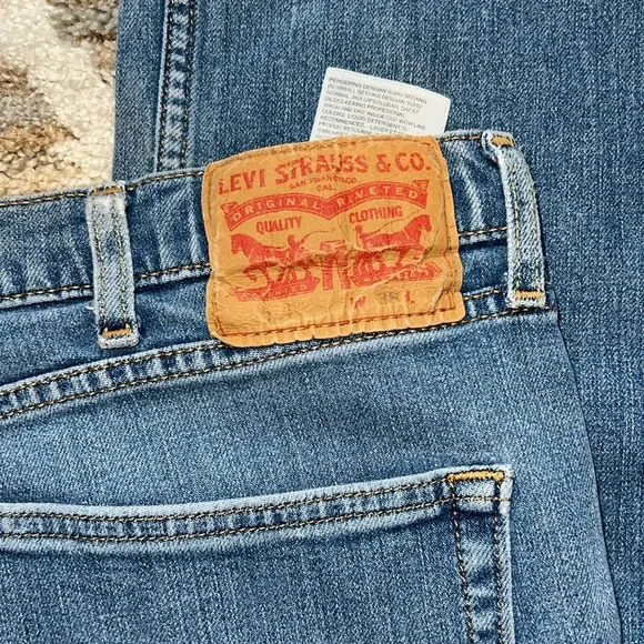Levi’s Regular Relaxed Fit Mens Distressed Denim - Picture 5 of 8